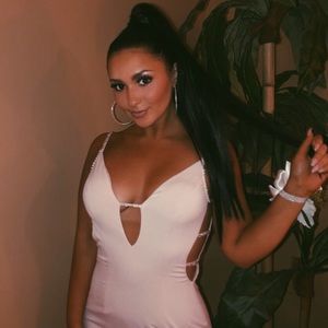 Meet your Posher, Gia